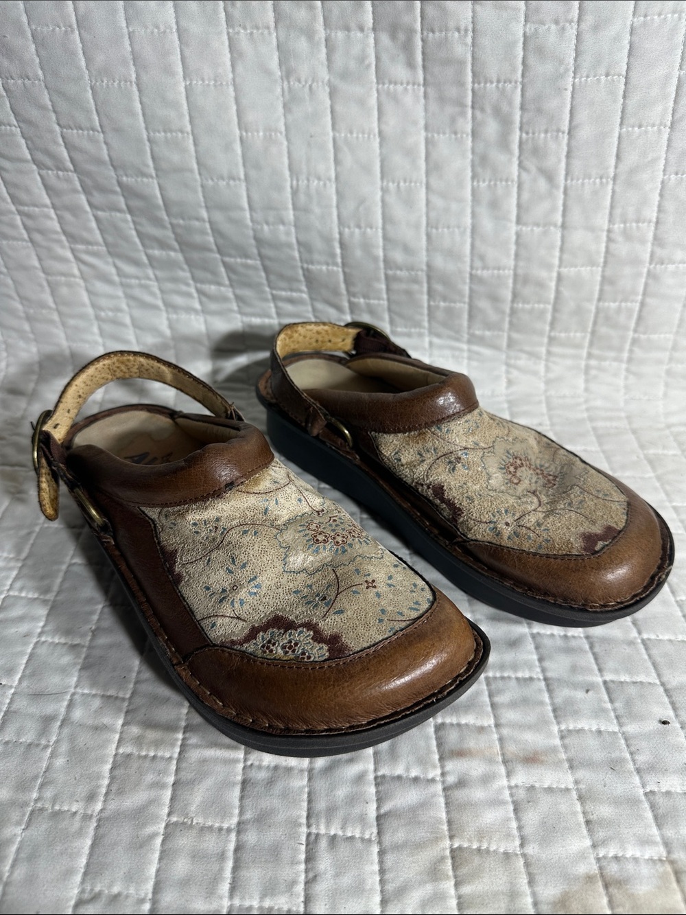 Alegria Women's Seville clogs in a brown leather floral pattern